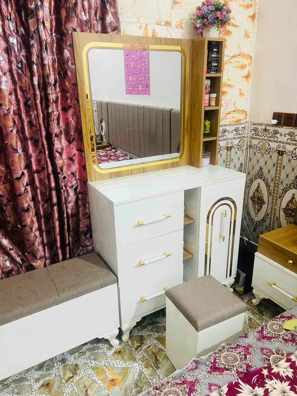 ‏السلام عليكم للبيع غرفة تركي صار لها خمس تشهر السعرمليون وبها مجال ست قطع كاملة النظافة ! شوفت عينك مكاني الديوانية مركز هذا الرقم  ‭***********
