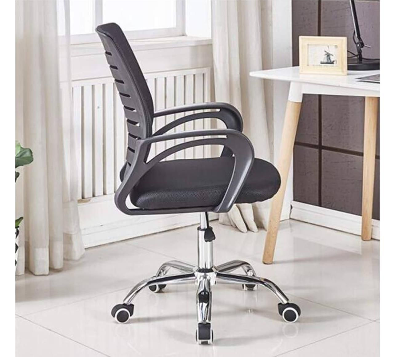 تصميم مريح - يوفر مسند الظهر الشبكي المنحني (ارتفاع 57 سم) الدعم اللازم ويزيل الضغط عن عمودك الفقري؛ مساند للذراعين وتخفف الضغط على ذراعيك وكتفيك؛ ارتفاع المقعد قابل للتعديل بسهولة. ★ الأبعاد الكلية - 53&times;53&times;83-93 سم (العرض&times;العمق&times;الارتفاع)، المقعد (العرض&times;العمق&times;الارتفاع) - 48&times;59 سم، ظهر المقعد (العرض&times;الارتفاع) - 42&times;57 سم. ★ راحة مثالية - المقعد العميق (48 سم عرضًا &times; 49 سم عمقًا) مبطن ببطانة عالية الكثافة يوفر مساحة كبيرة للأرجل الطويلة، مسند الظهر والمقعد يتكيف مع قماش شبكي ممتاز ومقاوم للتآكل وجيد التهوية. ★ متينة مع قدرة تحمل كبيرة - قاعدة فولاذية 5 نجوم تعزز الثبات؛ دوران 360 درجة، مع 5 عجلات قوية وقاعدة معدنية من الكروم يمكنك التحرك في غرفتك بحرية. ★ سهل الحركة ومتعدد الاستخدامات - ينزلق كرسي المكتب الدوار دون عناء على عجلات البولي يوريثان في صمت ومقاوم للاهتراء؛ مناسب لمعظم الأرضيات؛ كرسي شبكي مثالي لمكتبك أو غرفة الاجتماعات أو الدراسة المنزلية


**إذا كنت صاحب هذا الإعلان وتريد حذفه لأي سبب، رجاءا أرسل رسالة إلى الدعم الفني**