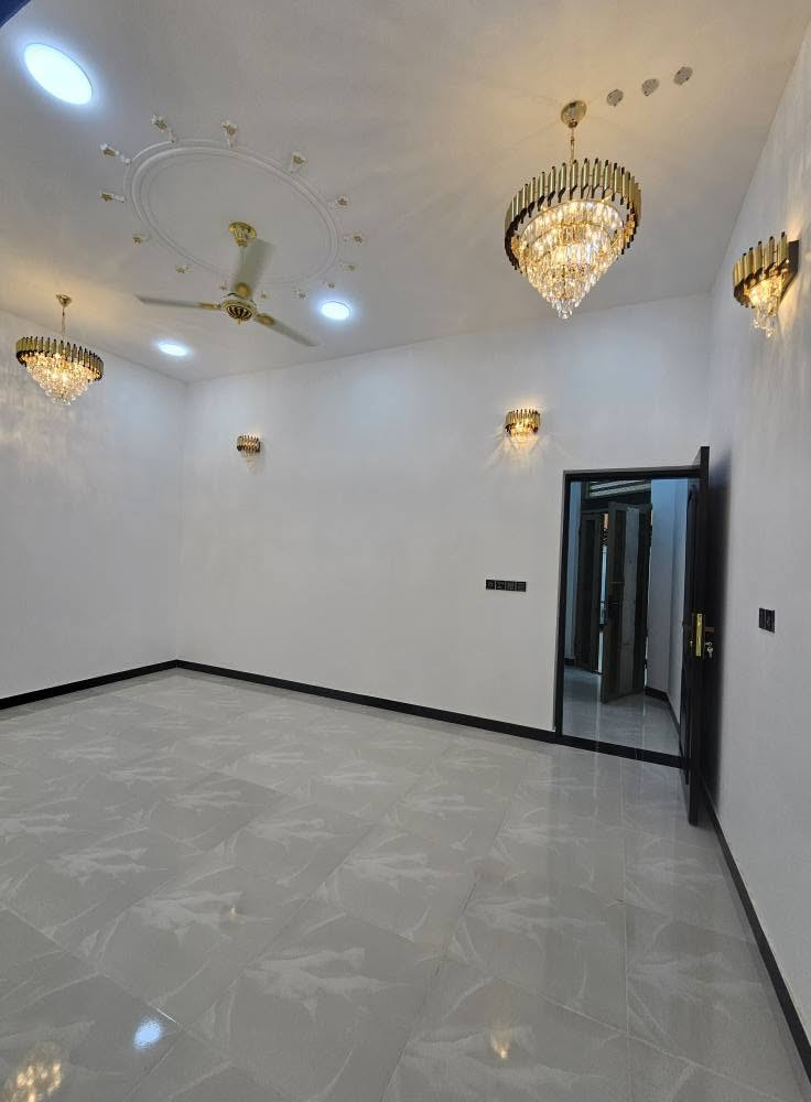 🏡 دار حديث للبيع – فرصة مميزة في أبي الخصيب 🏡
📍 الموقع: أبي الخصيب – السبيليات
📍 قريب على الشارع العام الداخلي السايدين
🔹 المساحة: 200 متر
🔹 السند: طابو زراعي عراقي
✅ تفاصيل الدار:
• غرفتان نوم
• صالتان
• مطبخ
• ديوانية
• صحيات
• كراج
• حديقة
✨ الدار حديثة ومناسبة للسكن العائلي وفي منطقة هادئة وقريبة من الخدمات.
📞 للاستفسار الاتصال على الرقم:
*********** البصرة, العراق
