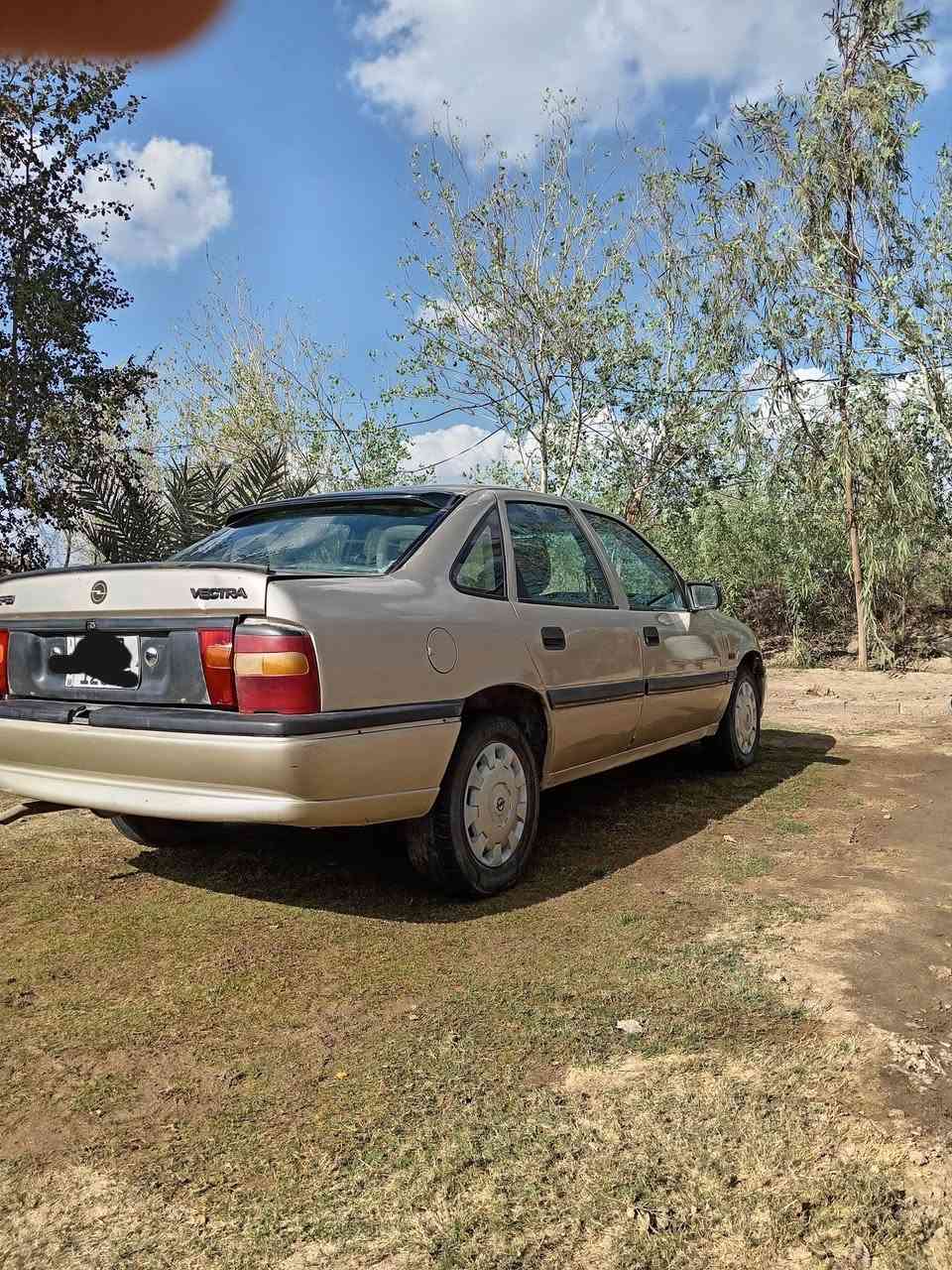 السلام عليكم شباب من رخصه الادمن
سياره للبيع
نوع أوبل فيكترا سياره نضيفه كما موضح في الصور 
كير عادي
محرك٢٠٠٠
سياره بأسمي
السعر ٣٥
مكاني بغداد للأتصال الرقم
*********** وبي واتساب
