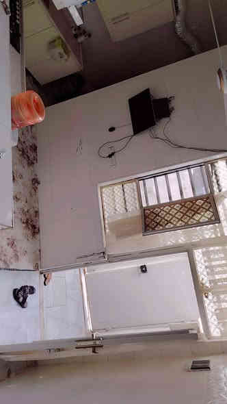 بيت طابو زراعي للبيع 68 متر غرفه وصاله ومطبخ وتخاريج البيت صب كونكريت بنيان جديد مكانه مقابل قريه الغدير ***********
