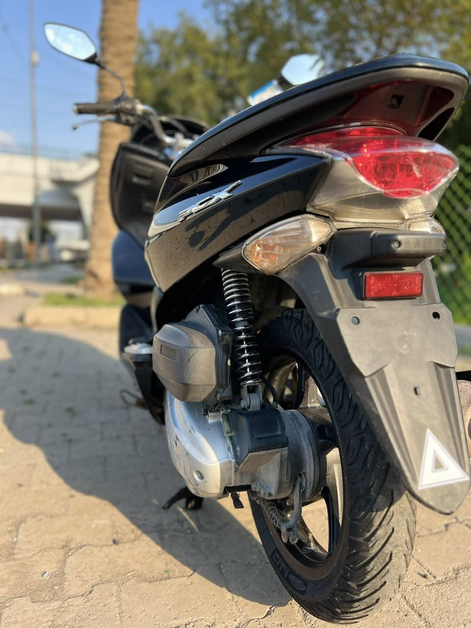 السلام عليكم للبيع دراجه pcxجيل الاول  دراجة نضيفه مال رمبه
 الدراجه على  ايدي حجم مكينه 150ياباني الاصلي دراجه جديده مال جناي  لون  اسود  
ياباني دراجه كامله أستان كهربائي  حساس ازدحام  Aدراجه جديده الدراجه مكينه شلعه معدل خير من اللّٰه دراجه تكول جديده بمعنئ الكلمه واحلا من الصور مال جناي المكان بغداد دراجة مكفوله اي نقص مابيه السعر 1350
وبيها مجال بسيط  مكان بغداد 
اي استفسار ***********
