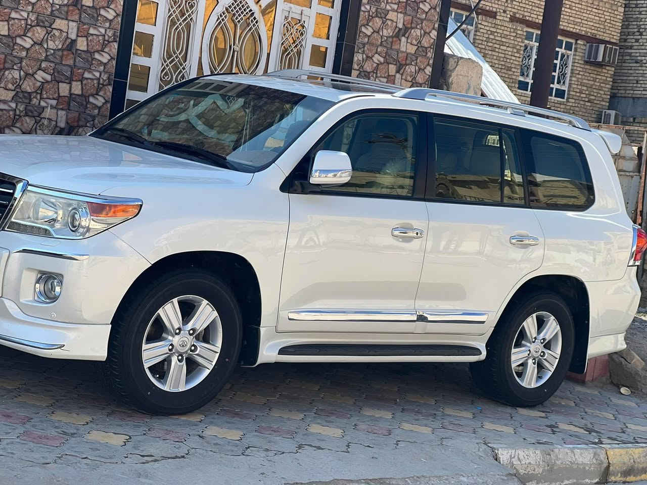 سلام عليكم جكسار للبيع 2013 ابريم مكفوله ماشيه 115 حقيقي طخم تاير رقم بغداد مميز محرك 6 سلندر 8ارباك مكان سيارة سماوه مكلف بالنشر هذا رقم ***********
