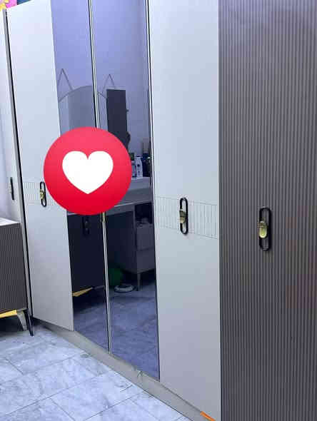 لام عليكم اثاث كامل للبيع مابيع كلشي وحد 
غرفة نوم 8 قطع أضرار بسيطه 
غسالة LG 
كاونتر قطعتين سنك وملحق 
تخم كورنر 8 مقاعد ضرره بسيط 
طباخ 4 عيون نضيف 
قنينة غاز 
ميز. بلازما 
سبلت طن ونص 
مرشحة طباخ غير مستخدمة جديده 
عنواني بغداد القادسية 
للتواصل خاص او واتساب ***********
