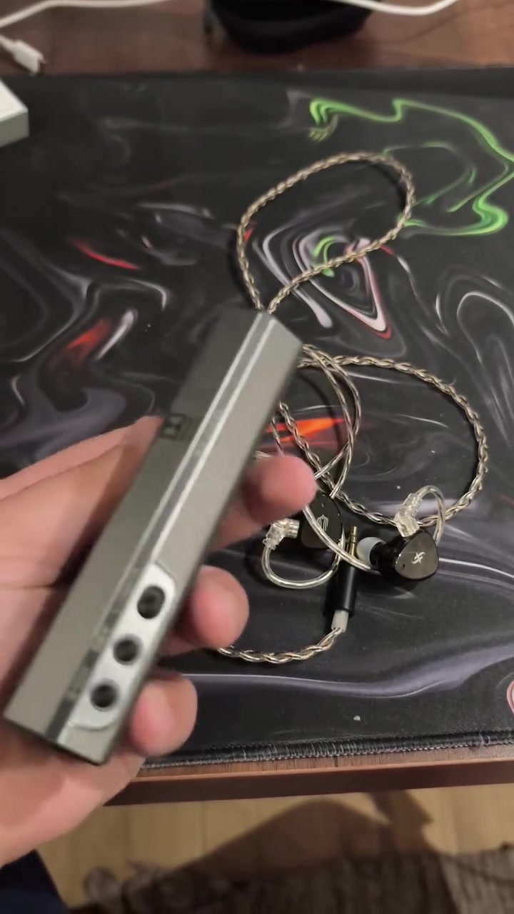 السلام عليكم 
كارت صوت خارجي احترافي
Sound blasterx g6 
استخدام قليل جداً ٫ باكيته موجود ومابيه اي عيب وابيعه بضمان وعندي توصيل لكل العراق
سعره 195 ويه التوصيل


**إذا كنت صاحب هذا الإعلان وتريد حذفه لأي سبب، رجاءا أرسل رسالة إلى الدعم الفني**