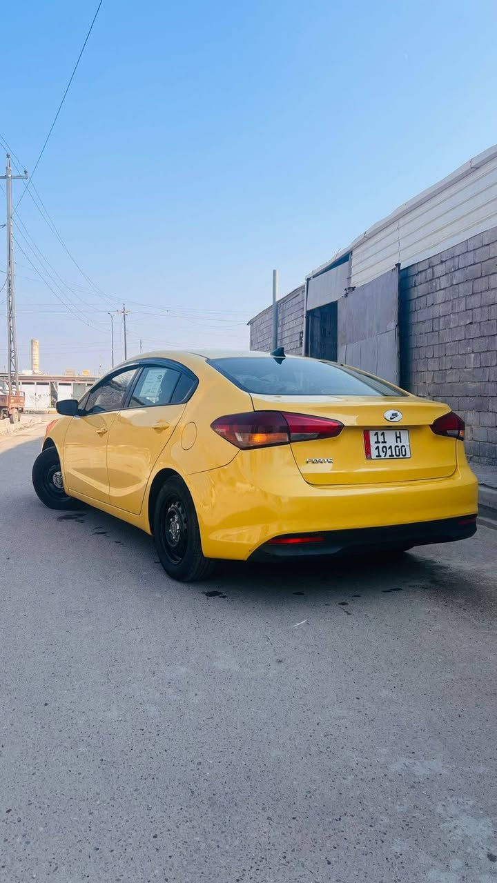 كيا فورتي ٢٠١٧ مكينه ٢٠٠٠ دوش كير AT
رقم بغداد بأسمي تحويل ثاني 
مصفره هيئه وغرامات
***********
