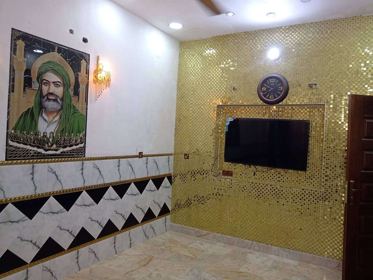 للبيع عقار تجاري بناء حديث موقع مميز جدا البلديات شارع المصرف يصلح لجميع الاستثمارات ك مجمع طبي أو مركز تجميل 100م واجهة 5 النزال 20 محتويات الدار يتكون من ثلاث طوابق ونصف الطابق الأرضي مكون من مدخلين استقبال صالة مطبخ غرفة منام منور مع الخدمات جاهز كليته مرمر سيراميك باقي طابقين ونصف هيكل عضم  مجموع الغرف 6 + 5 حمامات سطحين                                                               ⬇️⬇️⬇️⬇️⬇️⬇️⬇️⬇️⬇️⬇️⬇️⬇️⬇️⬇️⬇️⬇️     لمعرفة السعر اكتب رقم 1 بتعليقات يصلك برسالة لعرض وبيع وترويج وتعقيب عقاراتكم يرجى المراسلة ع صفحة المكتب أو مراسله واتساب ع أرقام المكتب *********** ابو عبدالله 📞***********ابوسلام  عنوان المكتب البلديات شارع المصرف مجاور صيدلية نبع العسل ونكون في خدمتكم والتوفيق للجميع أن شاء الله
