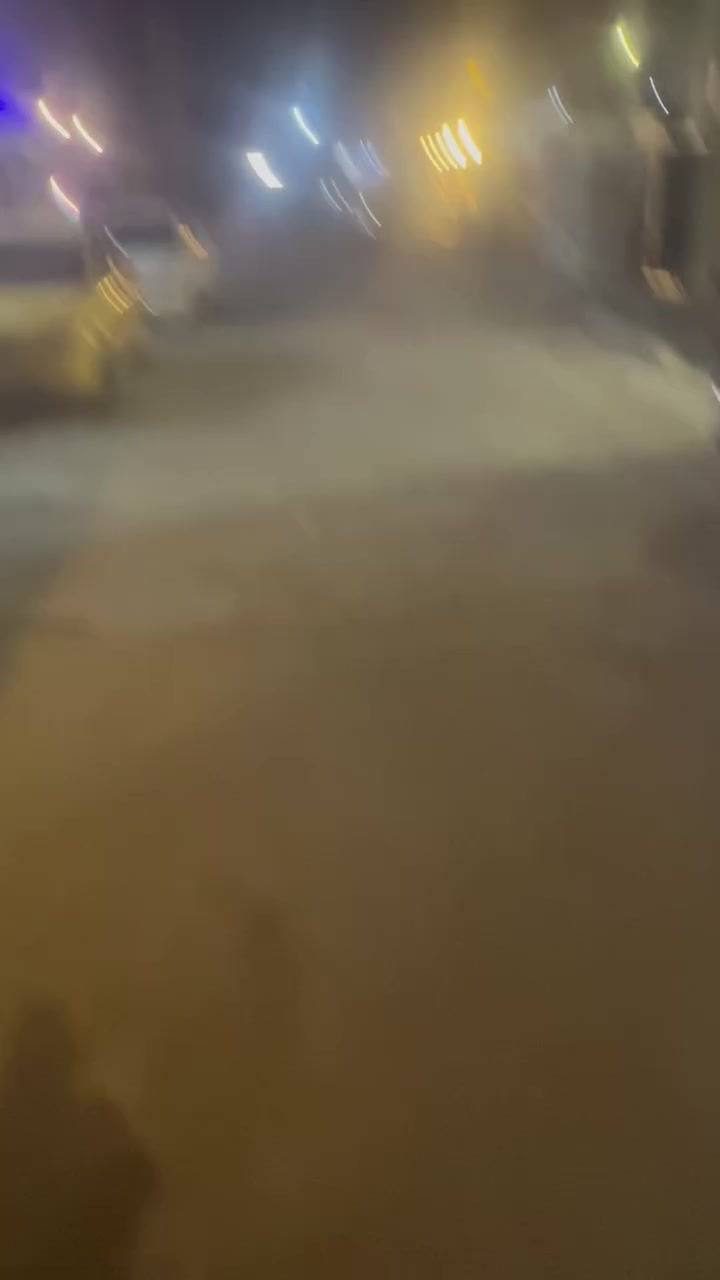 بيت حي جهاد بديوان مخابرات اوشهداء يسموها مساحه ٧٥ متر بيت كلش عالي يحتاج ترميم غرفه وحولي وخدمات وستقبال وبيتونه وصطحين شتايكر مثل مموضح سعره ١٦٠ مليون وبي مجال بسيط ***********
