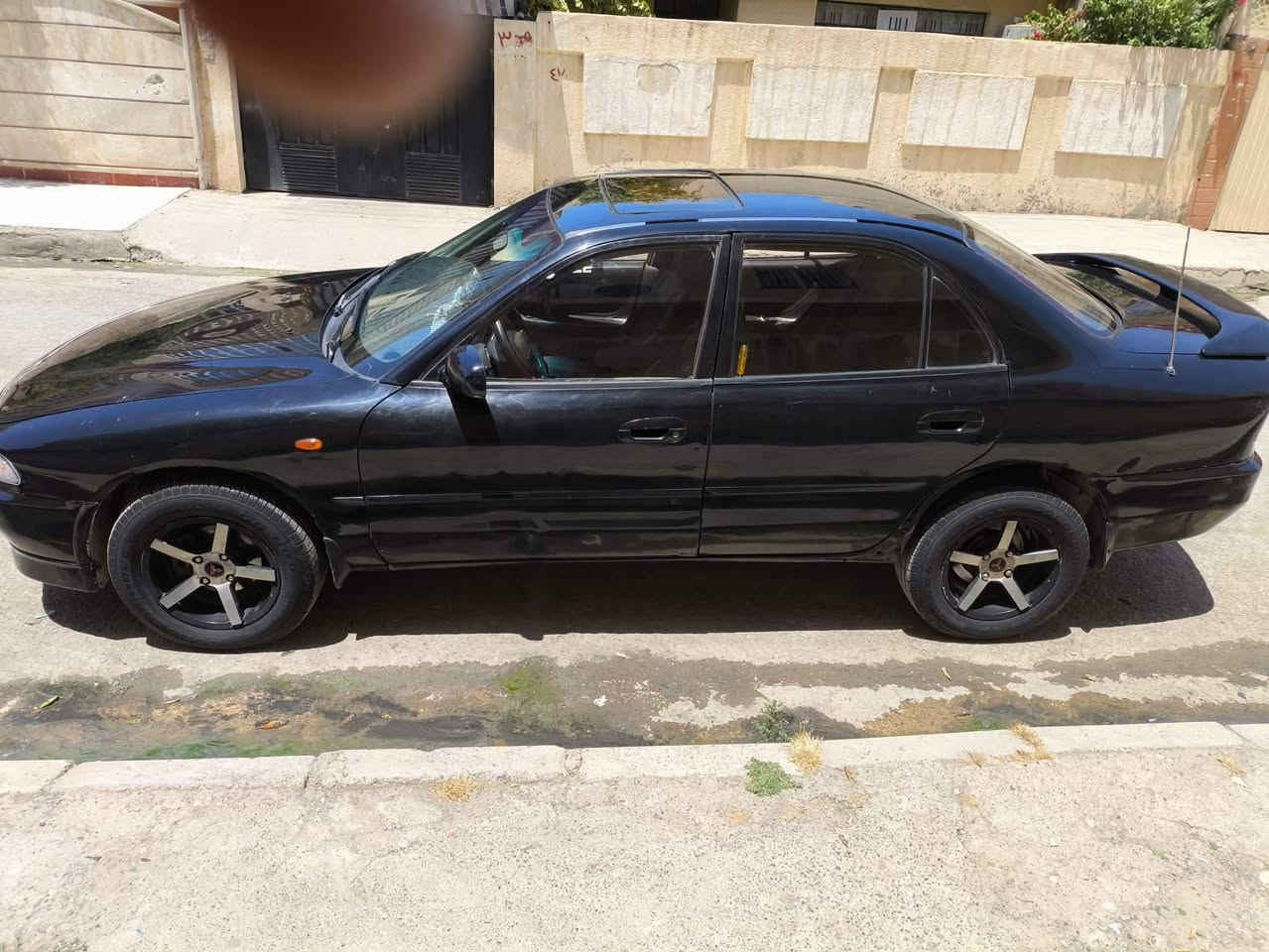 للبيع سيارة مستبوشي كلانت موديل 1994
6 سلندر محرك 2000 
كير عادي 
قفل مركزي 
تبريد ثلج نضام سبلت 
جامات 4 كهرب 
تنته سلايد 
مراية كهرب 
غرفتها نضيفه جدا 
 كوبون بانزين
 صبغ حزام للجمالية
رقم نينوى الماني سنوية عظم بأسمي  
السعر 30 $ ورقه بيها مجال بسيط 
السيارة احلى من الصور 
مكاني موصل ايسر للتواصل الاتصال فقط     ***********@@@
                                         ***********
