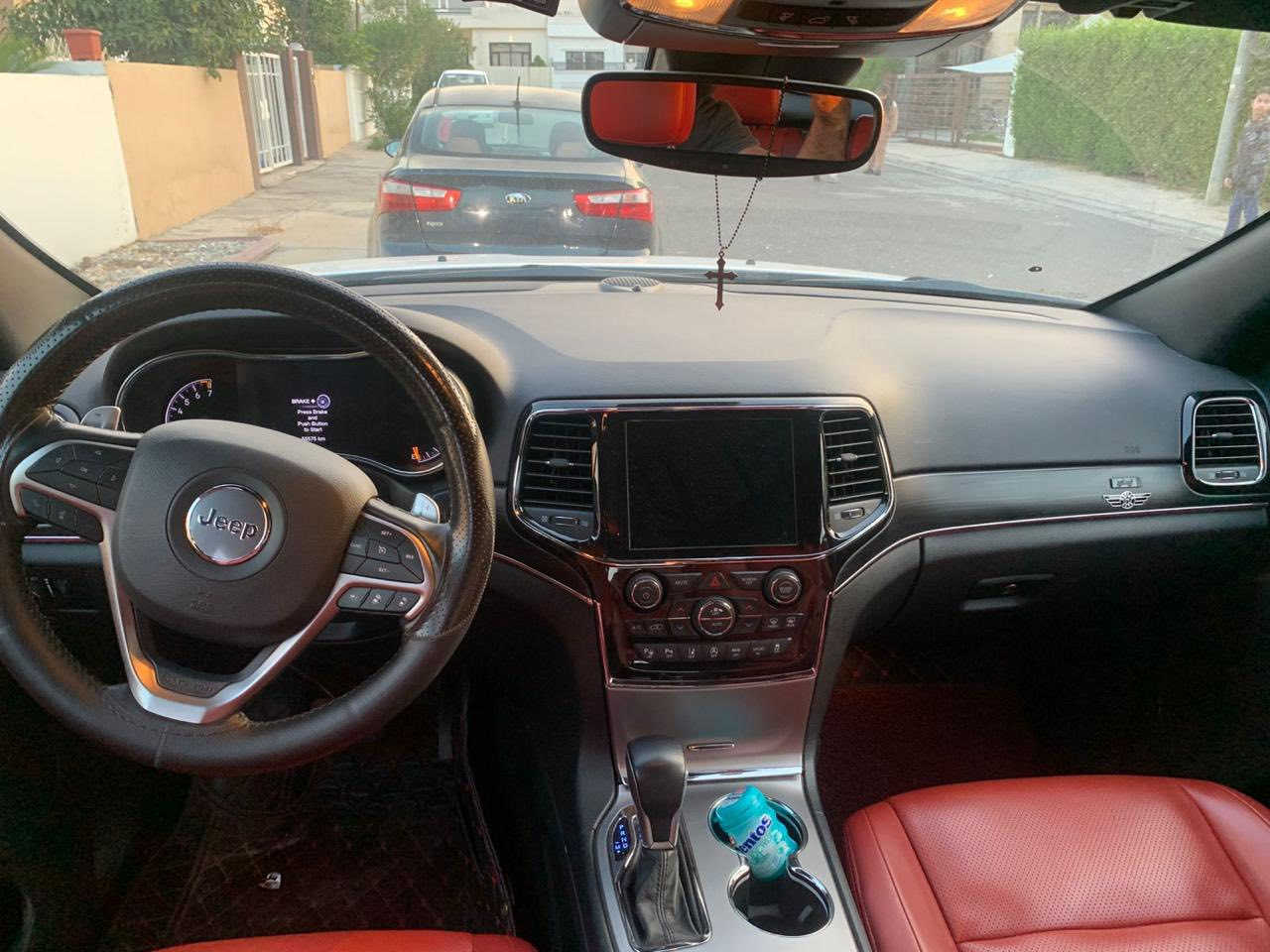 جيب كراند شيروكي خليجي وكالة هارلم  2021 ثمانينية
ماشية 78 الف كيلومتر
صار بيها ضرر بسيط بالسقف بالنقل   
السيارة مغلفة PPF 
وعليها دوسات كهربائية 
للمعلومات اكثر 
واتساب *********** 
السيارة في اربيل 
السعر 275 ورقة
