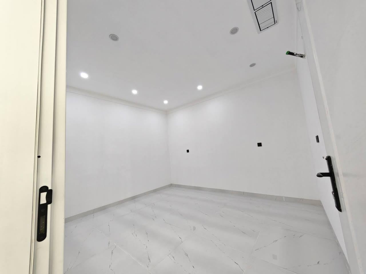 🏠 هەلێکی ناوازە بۆ ئەوانەی بەدوای ماڵی خەونەکانیاندا دەگەڕێن!
​خانوویەک بە ڕووبەری ١٠٠ مەتر لە گەڕەکی عەدالە بۆ فرۆشتن، بە دیزاینێکی سەردەمی و کوالێتی زۆر بەرز.
​✨ تایبەتمەندییەکان:
​🏗️ تازه دروستکراوە: هەموو کەرەستەکان کوالێتی بەرزن (فول مواسەفات).
​📐 ڕووبەر: ١٠٠ مەتر (بە نەخشەیەکی زۆر دڵگیر و فراوان).
​📍 ناونیشان: گەڕەکی عەدالە - شوێنێکی ئارام و نزیک لە هەموو خزمەتگوزارییەکان.

​🔑 ئەم خانووە بۆ ژیانێکی ئاسوودە دروستکراوە!

📞 بۆ پەیوەندی و بینینی خانوو:
[***********]
​
​🏠 فرصة ذهبية في حي العدالة! منزل الأحلام بانتظارك
​منزل للبيع بمساحة ١٠٠ متر، بناء حديث (صفر) بتشطيبات راقية جداً (Super Deluxe).
​✨ المواصفات:
​🏗️ البناء: حديث وجديد كلياً، تم استخدام مواد بناء من الدرجة الأولى.
​📐 المساحة: ١٠٠ متر (تصميم هندسي مميز يستغل المساحة بالكامل).
​📍 الموقع: حي العدالة - منطقة هادئة وراقية وقريبة من جميع الخدمات.
​
​🔑 منزل جاهز للسكن الفوري بمواصفات عالية الجودة!
📞 للاستفسار والمعاينة يرجى الاتصال على:
[***********]
​#خانوو #فرۆشتن #عقار #عقارات #منزل_للبيع #عەدالە #العدالة #RealEstate #HouseForSale #LuxuryHome
​#abdlaziz
#a2z
