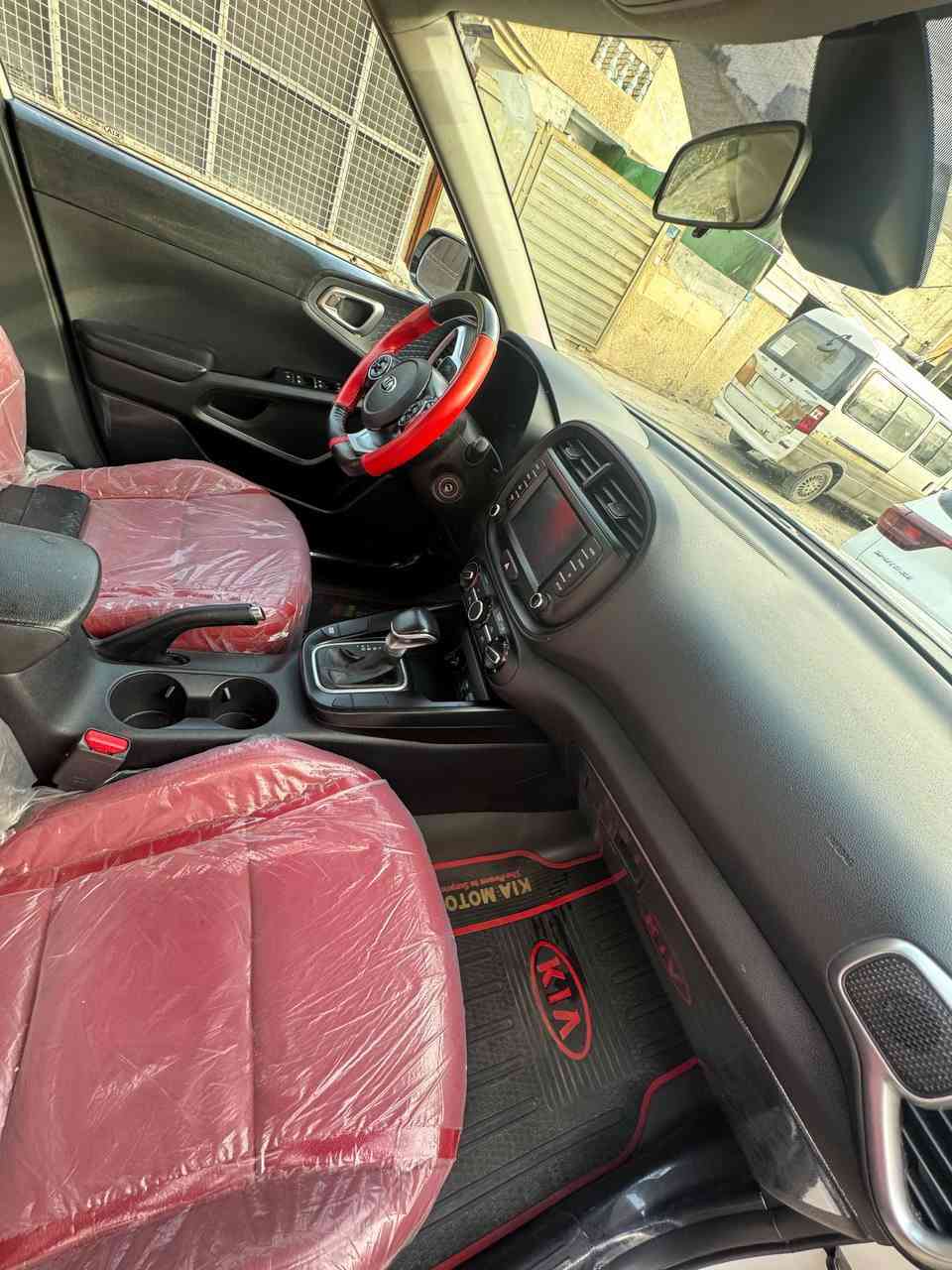 كيا صول 2020
لون ابيضّ  تو كلار قمارة حمراء - محرك ٢٠٠٠ دوش
ضرر جدآ بسيط  
صورة الحادث بين الصور
ماشية 133mi الف 
مواصفات  : شاشة كبير
كاميرا - رادار
كب - تحديد السرعة
تحديد المسار - نظام
نظام سبورت -مانع انزلاق-إطفاء ذاتي
بيها هواي موصفات خير من الله
السعر 140$وبيها مجال 
لتواصل ***********
