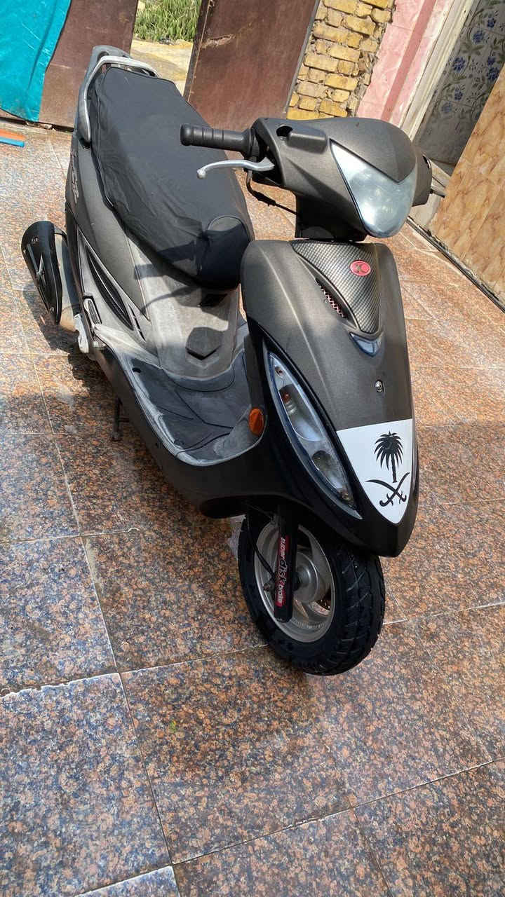 سلام عليكم جي فور للبيع قبل اربع تيام تلعه من الحاويه دراجه جديده على فحص مكينه برغي ما مفتوح بيها كلها شغاله من الطول للطول ما متواجد فيس بس وتساب ونتصال على رصيد سعرها مناسب 700وبيها مجال مستعجل على بيعتها كلش رقمي *********** محتاج وريد ابيعها مستعجل مكاني ناصريه مركز
