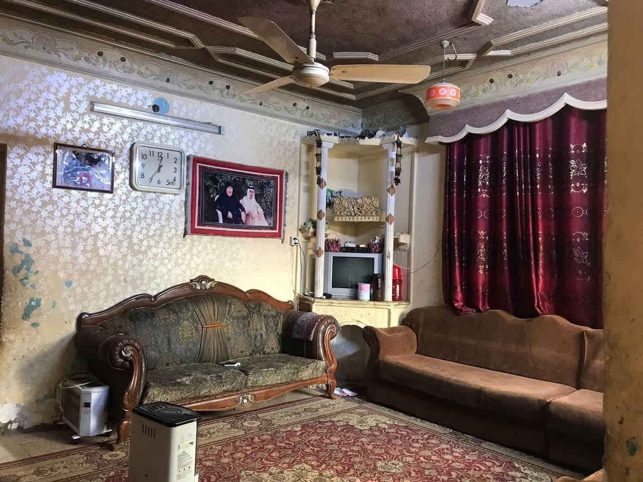 📍تسلسل: 1193
🟢دار للبيع في الفلوجة حي الجولان قرب مسجد الالوسي
            
                     📢 على بركة الله 📢

📍نوع الملك = طابو صرف سند   
📍المساحة بالسند =  ٢٧٦ م٢
📍المساحة واقع الحال تقريباً : ٣١٧ م٢
📍الوجه: ١٣ م النزال: ٢٤.٤٠  م
📍 شارع : ١٢ م
📍بناء طابوق الطابق الاول التسعينات والطابق الثاني الفينات

🟢الدار مشيد من طابقين ويحتوي الطابق الاول على
غرفتين نوم واستقبال وصالة وهول ومطبخ وحمام وصحيات
🟢مشيدات الطابق الثاني
اربع غرف نوم وصالة 

✅سعر البيع للعقار : ١٦٠ مليون دينار قابل للتفاوض

🟢مكتب دجلة الهندسي للعقارات حي الجولان قرب صناعة الجولان للسيارات مجاور سوبر ماركت الهلال
للاستفسار الاتصال
***********  
‏‭ *********** 
***********
