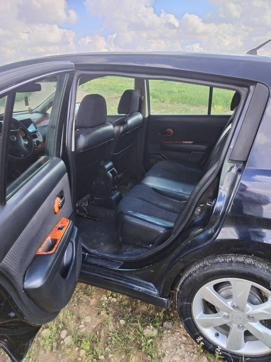 نیسان تیده مۆدیل 2009 خەلیجی . سەیارەکە چوار پارچەی هەیە بێ ناو گرتن. یەک دینار مەسروفی تێدا نیە.   سەنەوی چوار مانگی ماوە بەسەر بچی. شوێن هەولێر دارەتوو. ڕەقەمی خاوەنی بۆ زیانیاری زیاتر.*********** أربيل, العراق
