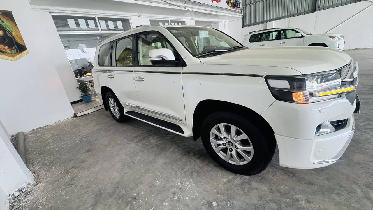 سلام عليكم للبيع الاندكروز
موديل:18
ماشيه:58حقيقي
سياره على وضع الشركه 
بيها بارد بلجاملغ الامامي شبر 
ترهم مراوس حسب القناعه
***********
