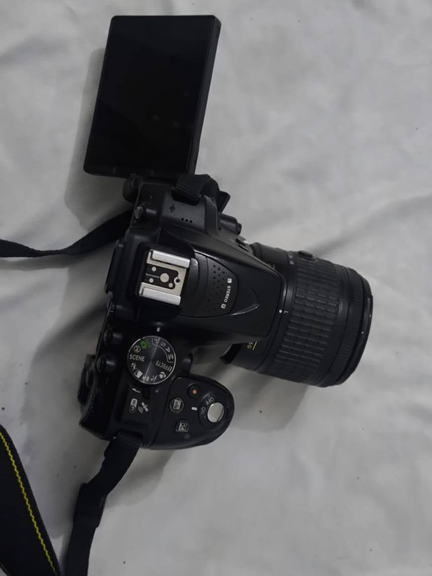 سلام عليكم: شباب كاميرا 5300 نيكون نضيفه مثل ما موضح امامكم  الكاميرا مابيها اي شي للبيع 
الملحقات 
حزام 
بطاريه وحده 
شاحنه 
الستاند 
نك مايك بويا الاصلي 
كيبل نقل الصور 
السعر 370 وبيهه مجال بسيط للطيبين 
مكاني الانبار الفلوجه وجه لوجه


**إذا كنت صاحب هذا الإعلان وتريد حذفه لأي سبب، رجاءا أرسل رسالة إلى الدعم الفني**