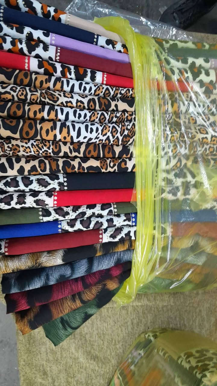 السلام عليكم توفر اليوم كشمير أيطالي مغربي العنوان بغداد الشورجة شارع الرشيد سوق العريض يوجد توصيل لكافة المحافظات للتواصل على الرقم *********** واتساب متوفر كافة الألوان
