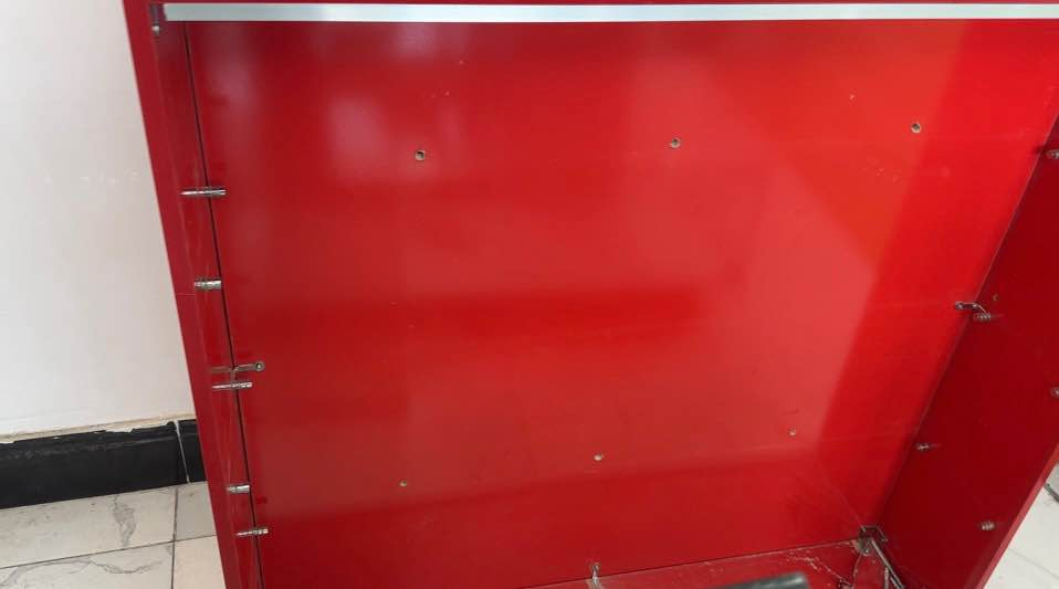 معرض زجاجي عدد/٢
ميز زجاجي طويل عدد/١
فاترينات عدد /٢
ميز ونفس الوقت معرض عدد/١
رفوف تعليق عدد/٤
لوحة تعليق عدد/١
السعر بالنص مثلا 
الميز سعرة بالسوك ١٠٠ الك ب ٥٠ Singapore


**إذا كنت صاحب هذا الإعلان وتريد حذفه لأي سبب، رجاءا أرسل رسالة إلى الدعم الفني**