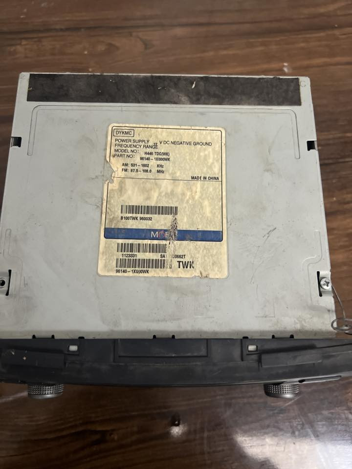 مسجل سيراتو للبيع اشتريته مستعمل وماشديته لان الفيش مصارت ع سيارتي خلي بي سعر باليرضة الله واخذه
مكان حلة مركز
***********
