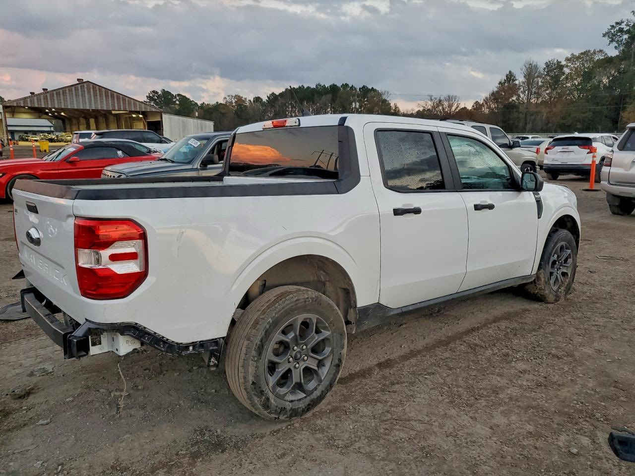 مافريك هايبرد XLT ٢٠٢٤ للبيع
سيارة بدون صبغ بدون دواخل ارباك بس تكمة 
 سيارة بجم و خلفي كبس
بارحة اشتريتة
نقل امريكا لل امارات ١٧ ورقة
سعرها 112 مجال
***********
***********
