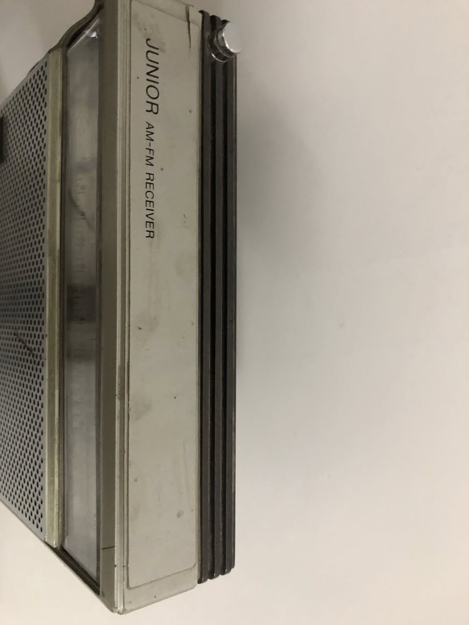 السلام عليكم
راديو. ITT. جهاز جداً رائع سحب جيد جداً موجَتين AM. FM
يشتغل على باتري عدد اربعة 
سعر الجهاز. 50. الف 
***********
