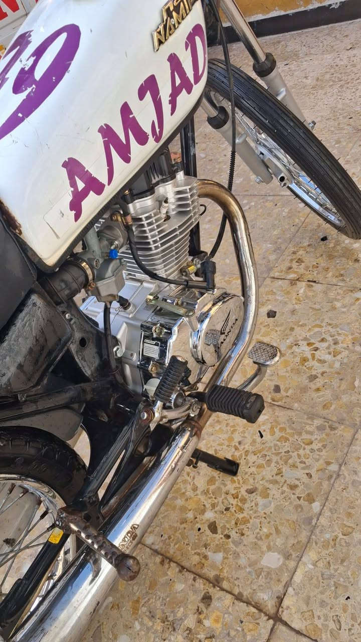 سلام عليكم شباب دراجه للبيع دراجه نضيفه كلش لياخذهه ما يخسر تعميره جديدة محرك برغي ما مفتوح بيه شاصي نامه شلامجه كلك كلك كلك سعر 600وبيهه مجال مكاني ناصريه مركز وهاذه رقمي ‏‪0786 981 2383‬‏بدون مريضة 😅
