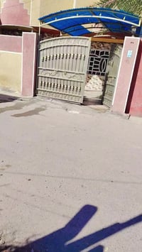 بيت مساحة 200 متر 10 في 20 طابق واحد مجاري خطين يحتوي ع غرفتين كبار وص...