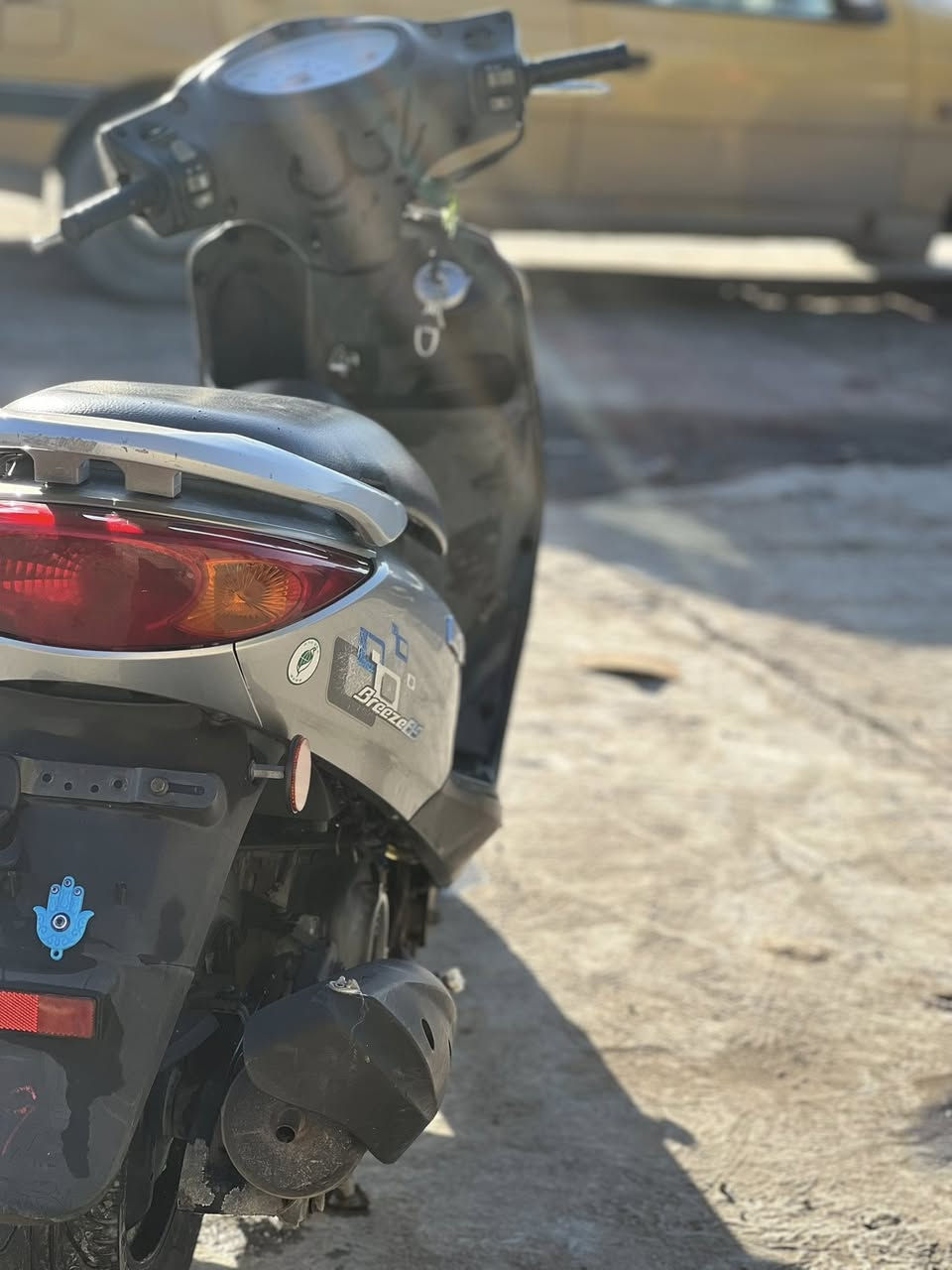 سلام عليكم كلبي دراجه بريز بغباء للبيع دراجه جديده معنه لكلمه مكفوله كفاله عامه حته لتايرات واوراق كامله دراجه عارضها ب٩٥٠ مكان بلكراده رقم صاحب ادراجه ***********
