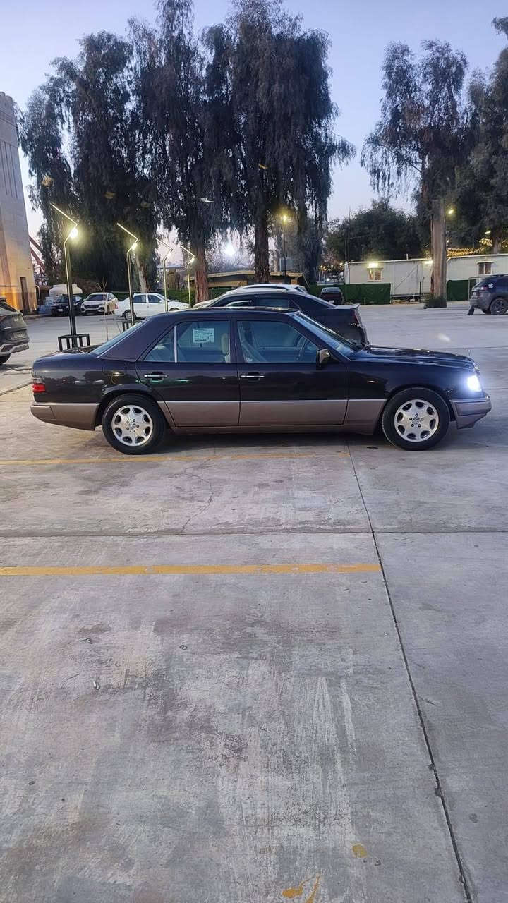 السلام عليكم.... مرسيدس دب  1990على وضع الشركه بيها صبغ رش شرط قطره معجون ما بيها باب الي خلف السايق وجاملغ الخلف.. محرك ديزل 5سلندر سنويه لغاية 2030بيها حصه گاز 40لتر بين يوم ويوم يعني 600لتر گاز وايل بالشهر توربوا هوك سحب أصلي ما بيها أي نقص برده شغاله تكوات خلفيه شغاله سلايت تنته طگتين شغاله شاشه أندرويد كامره رجوع   دبل مروحه دبل هورن أريل كهربائي دبل بصمه قفل مركزي جامات أماميه كهربائي تبريد شرط ثلج وحماوه ما تعبر  80 صارلها عندي 23سنه على يد وحده قواعد دبلات نظيفه  وظع شركة طخم تايرنظيف ... السعر 90ورقه وبيها مجال للطيبين للتواصل رقم موبايلي***********
