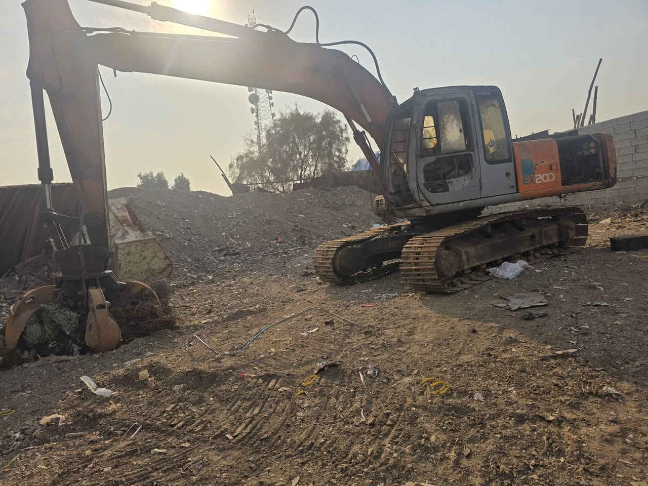 سلام عليكم حفارات عدد ٢ وحده فايف
وحده زت للبيع مكان بغداد / ***********///***********
