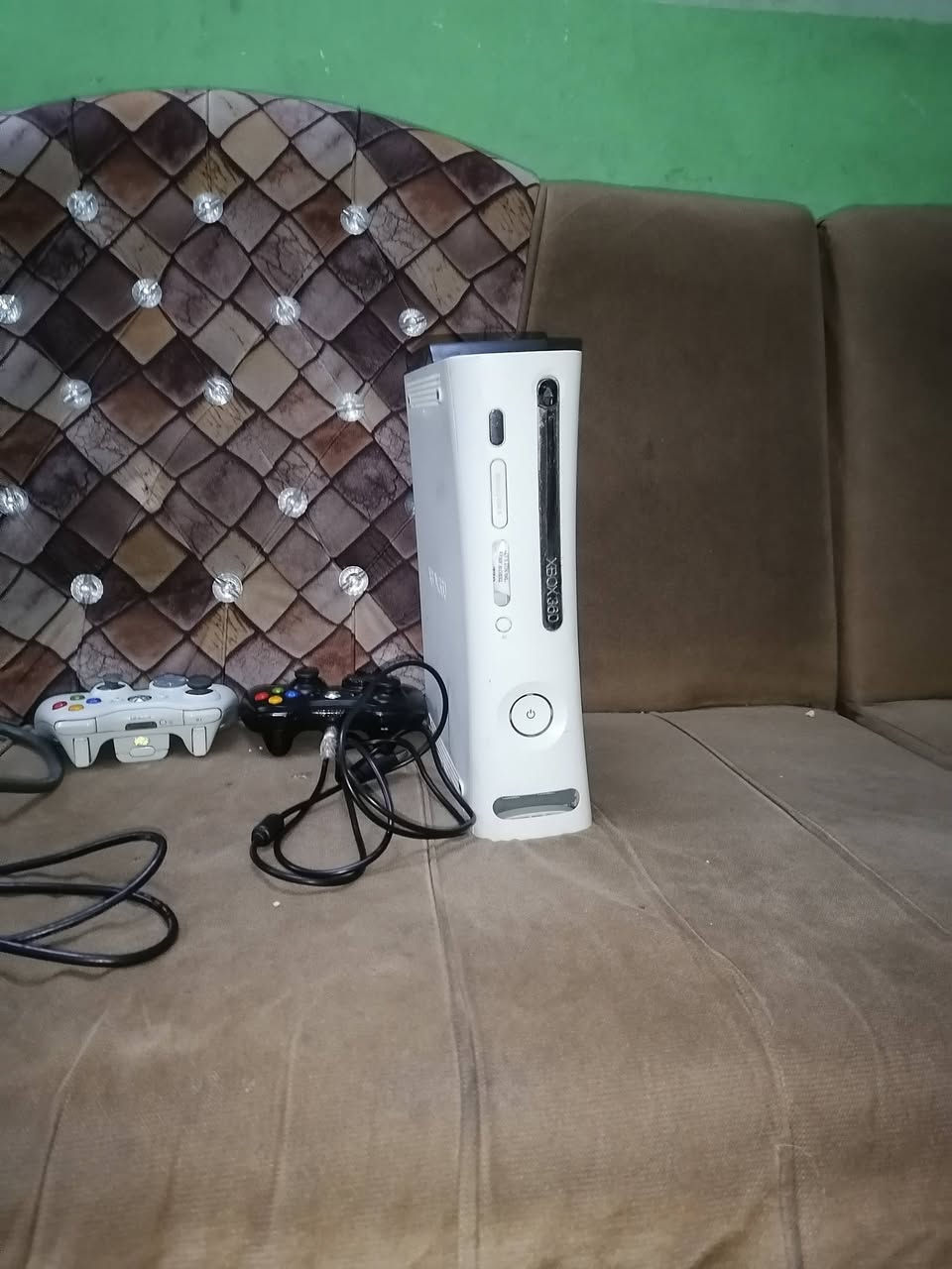 ايكس بوكس 360فول موصفات بي 80لعبه خزن داخلي للاستفسار الرقم*********** السعر80وبي مجال
