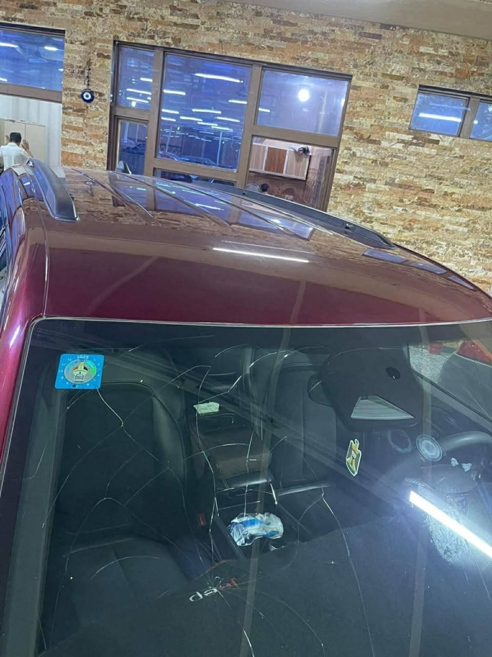 السلام عليكم جيب موديل ٢٣ حادثها كما موضح بالصور ماشيه ١٨ الف ميل سياره جدا نظيفه السياره ٧ راكب رادار امامي مانع تصادم خلفي شاحن وايرلس كير شفتات استيرن كشن كهرباء مقاعد VIP جنطه كهرباء شاشه كبيره محدثها باللغه العربيه السياره بالكوت مركز المدينه اخوان اني مكلف بالنشر اتصل على راعيها السعر المطلوب ٣١٠$ ***********
