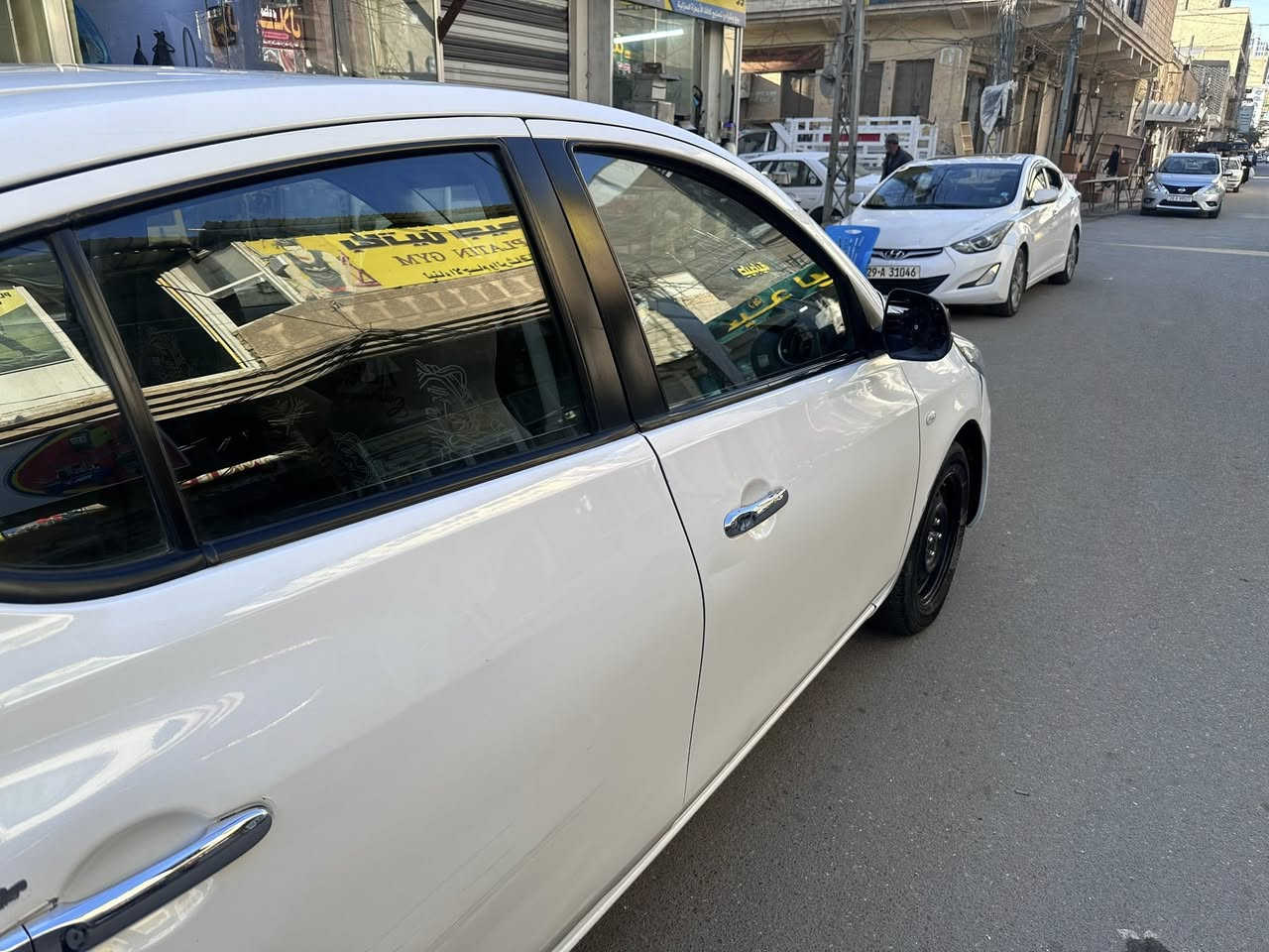 سياره صني. هندي. موديل 22
بيها. قطعتين تبديل وبيها. جاملغ خلفي 
وطاك الايرباكات 
ماشيه ٩٥ 
كير ومكينه مكفولات 
السعر ٩٠ وبيها مجال ‭٠٧٨٠ ١١٦ ١٣٣٥‬
