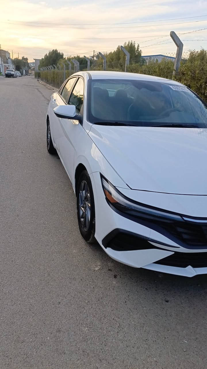 السلام عليكم النتر موديل 2024 دخول جديد رقم جديد كامله مكمله بسمي تحويل ثاني يوم هايبرد بانزين ماشيه 22 الف فول مواصفات عدا الفتحه سايد بريك كهرباء كامرات الحادث مرفق بالصور السعر 167 وبيها مجال *********** العنوان بغداد
