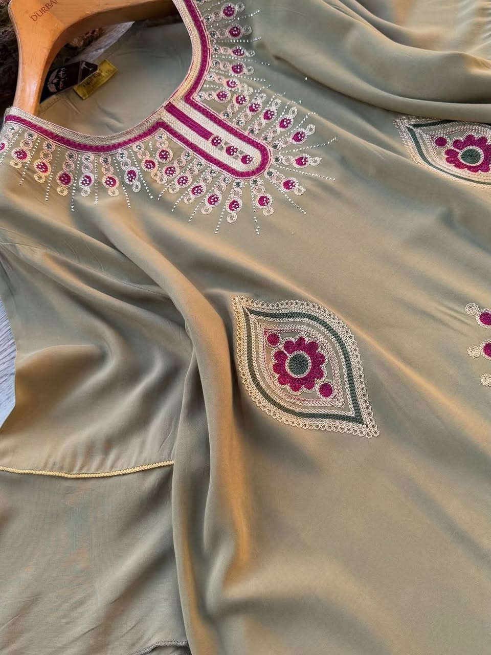 راحة تلبسينها… وأناقة تشوفينها
قماش خفيف، قصّة واسعة مع ربط يحدد الخصر
اختيار مثالي للبيت ولمّات العائلة ❤️🌺🦋🐅
😌👗 دشداشة كشمير تطريز هندي أصلي 
قياس 2x_3x_4x_5x
#سعــــــــــــر10
يوجد توصيل داخل المسيب الفين دينار 
يوجد توصيل محافظات


**إذا كنت صاحب هذا الإعلان وتريد حذفه لأي سبب، رجاءا أرسل رسالة إلى الدعم الفني**