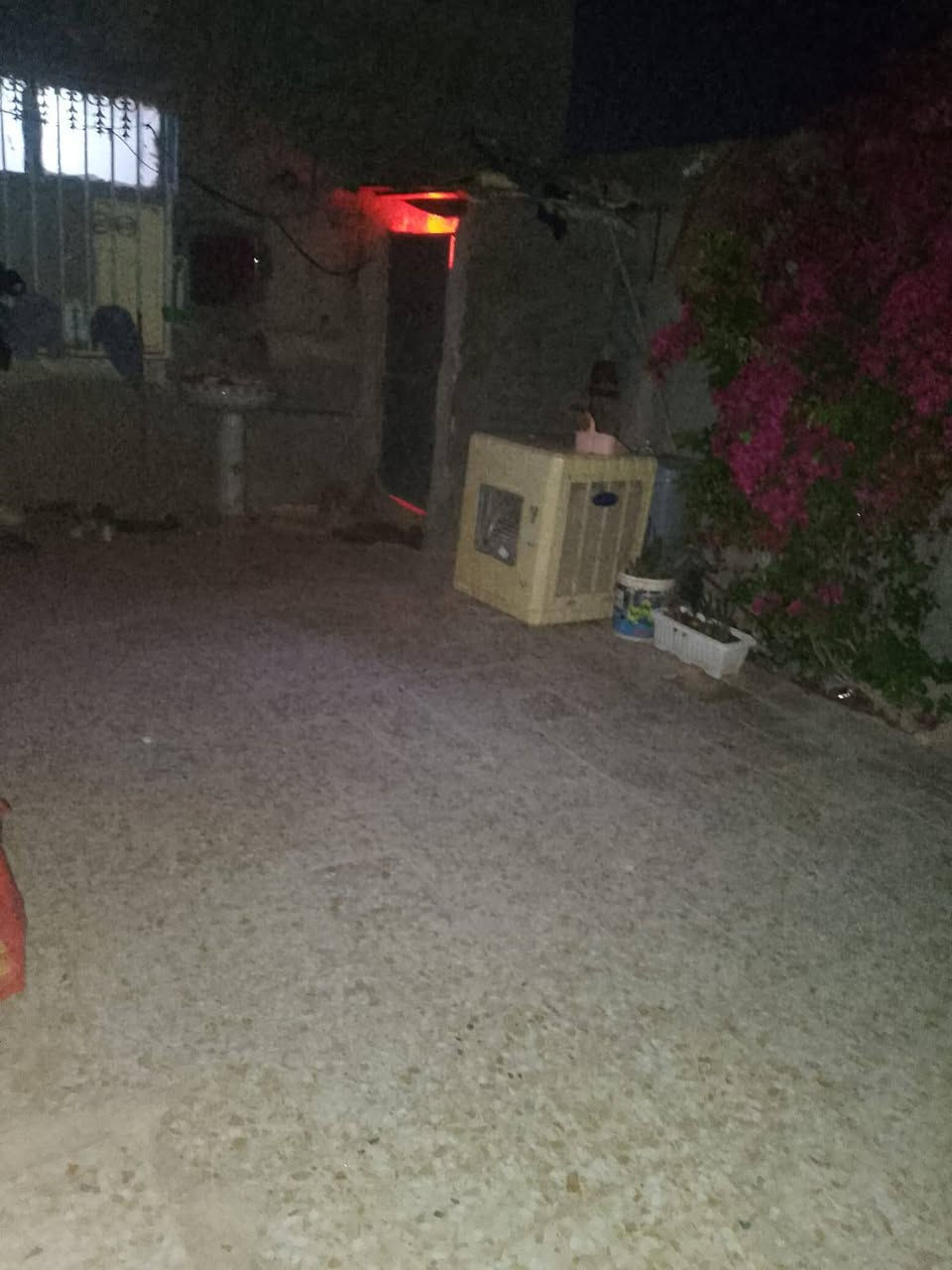 بيت طابو زراعي سند 25 المساحه 225م غرفتين وصاله ومطبخ واستقبال وصحيات طريق كوفه عباسيه مقابل مدرسه سما يبعد عن الشارع 500م للبيع
***********

