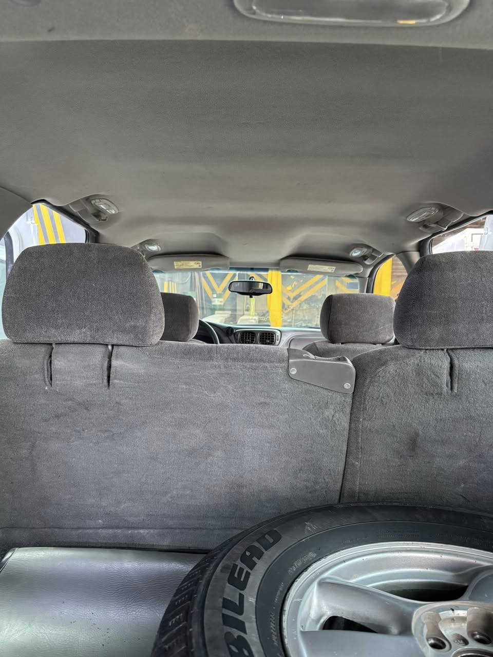 بلايزر موديل 2004 مال مزاد وزارة الداخليه مرقمه انبار السياره محرك قبق اسود گير ومكينه نضيفه والسياره مصبوغه داخل وخارج الجماليه مابيه اي حادث حداديه صدر وتخم تاير وتبريد شغال السياره جاهزه مابيه اي نقص السعر 78 $ ورقه الشراي خلي يتصل ‭0776 689 2229‬
