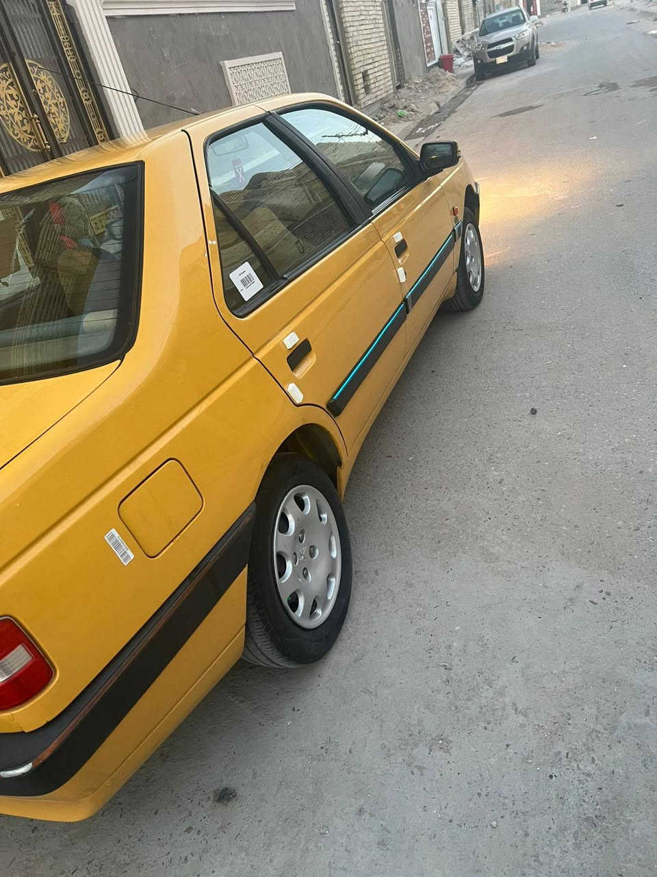 السلام عليكم بيجو لميس 2016 بغداد سيارة كير ومكينه مكفول تبريد ثلج ماشالله ميكانيكهه كله جديد اويل بم باتري قوايش رولات كلهن نفضتهن جدد مدوشمه كاعيه وتنته سيارة نضيفه ومكينتهه مال معاتب ترايك وين ميعجبك سنويتهه لل2027 السعر 40 $ وبيهه مجال للطيبين مكانهه حي اؤر ***********
