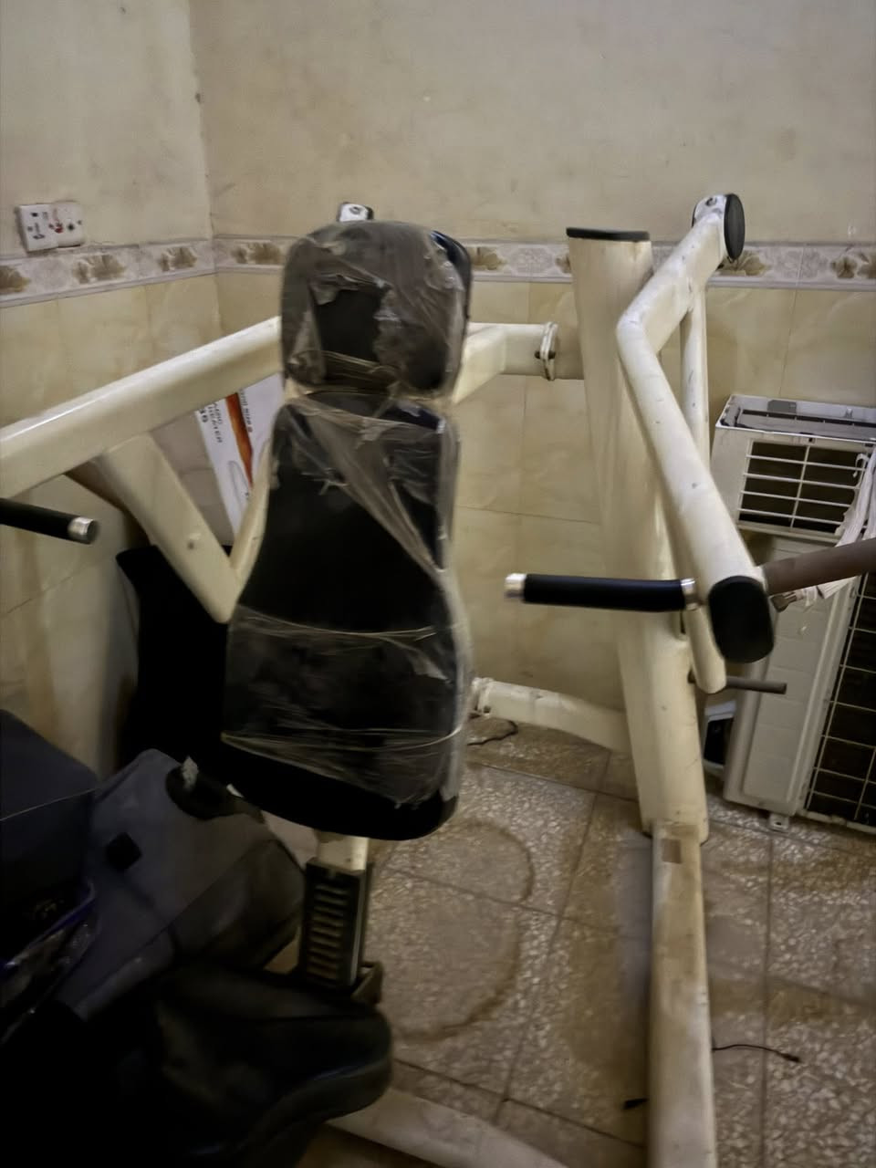 جهاز ضغط اكتاف استخدام قليل  سعره مناسب العنوان بابل حله للاستفسار الاتصال ***********
