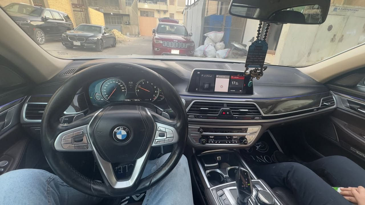سلام عليكم bmw G12 740 2018
وارد امريكي لون ابيض داخل قهوائي سقف بانورما

حساس امامي خلفي كشنات تدفئة تبريد داتا شو رادار امامي و جانبي سيارة جاهزة حدادية كير مكينة مكفولات ويل ١٩ تخم تاير جديد دنلوب حادث كما مو ضح بالصورة بدون ايرباك  وبيهة pdr جاملغ الخلفي الايسر اثر طعجة خفيفة

ماشية ١٩٤ الف كيلو 

السعر ٢٨,٨٠٠$ و بيهة مجال بالمعقول

***********
