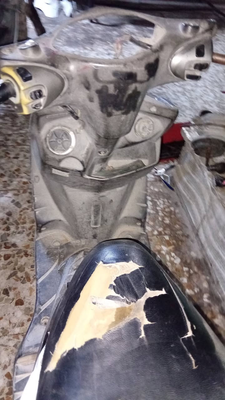 سكنس فحل كابريتر
بيها نواقص كدامك بل صور 
ابيعها كوم حديد


**إذا كنت صاحب هذا الإعلان وتريد حذفه لأي سبب، رجاءا أرسل رسالة إلى الدعم الفني**