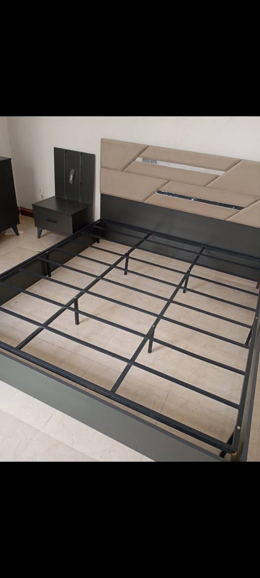 غرفة اخشاب 5 قطع  للبيع مع الدوشك  كلش نظيف اخو الجديد400بي مجال *********** واتساب
