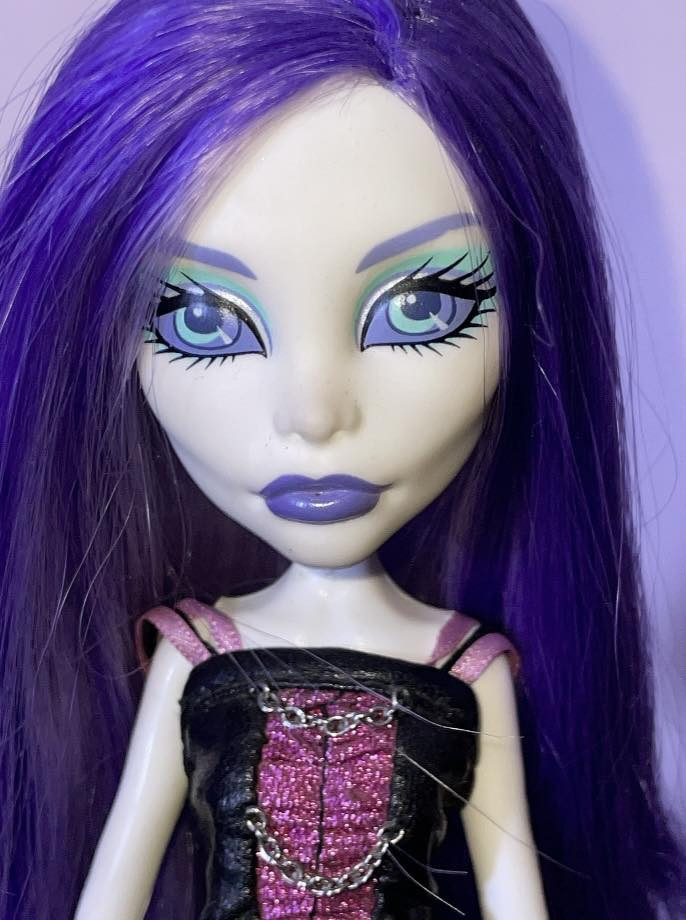 متوفر للمزاد لعابة مونستر هاي شخصية سبكترا فونديرغايست (Spectra Vondergeist) الاصدار الاولي اصدار 2011، القطعة نادرة صعب تتحصل وبحالة مناسبه موضح كلشي بالصور. مغسولة يدوياً شعرها نظيف خالي بالكامل من الصمغ. يجي وياها ستاند، اعرف هواي رح يريدوها وما اعرف بشكد ابيعها فا رح اعرضها مزاد وابيعها اعلى سعر. متوفر توصيل كامل العراق.


**إذا كنت صاحب هذا الإعلان وتريد حذفه لأي سبب، رجاءا أرسل رسالة إلى الدعم الفني**