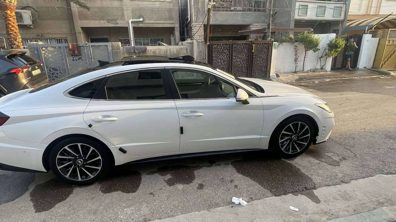 -
سوناتا موديل 2023 فئة لمتدد فول الفول

اعلى فئة بالسوناتا--

حادث مرفوق ويه الصور وبارد بل باب الخلفي

سعر 200 ورقة 

***********

  شنو ابالك بيها مواصفات

اوتو بارك تتقدم وترجع بالريمونت 

رقم بغداد بسمي واني المستورد دخول جديد  حجم المحرك 1600تيربو  صاروخ 🚀 

السايره دخول جديد وترقيم جديد 

1- بصمة ابواب لمس + تشغيل + صندوق

2- بانوراما ( فتحة سقف ) + بردة سقف كهربائي 

3- دشبول دجتال متغير 3 الوان

4- كشنات جلد

5- كشن كهرباء  2 امامي 

6- كشنات تدفئة تبريد

7- خزن 128 كيكا + ( android auto + apple car play)

8- 4 رادرات امامي وخلفي وجانبي + توقف تلقائي

9- اشاير في المري + نفطة عمياء في المري

10- انارة داخلية مركزيه 13 لون بلادي بيبان ودشبول

11- شاشة الحجم الكبير 12 انج + تحكم عام على السياره

12- سستم صوت BOSE الصوت 12 سماعة و دمام 2

13- لايت امامي 4 عدسات LED بكلايتات لد

14- هاندبريك بصمه + اوتو هولد للتوقف في الازدحامات

15- شاحنة طوارئ شحن سريع

16- منفذ USB امامي خلفي 

17- شفتات في الاستيرن كير ( تبترونك رياضي )

18- نظام المساعده على الاصطفاف

19- نظام الترحيب عنده الاقتراب داخل وخارج السياره

20- ويل سبورت 

21- 4 وضعيات قياده + تغير اللون في الدشبول 

22- نظام تحديد المسار 

23- مثبت سرعه 

24- نظام مستشعرات في الباب من تنفتح الباب تتوقف السياره 

25- تبريد السياره بيانو 

26- كيجات الكتورنية

27- كير 8 نمر دبل گلج

28-  خمس كامرات

السيارة مكانها الكراده 

اي استفسار الاتصال على الارقام

 غير متواجد على فيس فقط واتساب

سعر 200 ورقة 

--***********

السياره بدون يرباك وبدون داخل فقط بونيد بدلته اصلي ولقديم موجود يمي علا ضربته فقط صبغ بنيد ودعاميه
