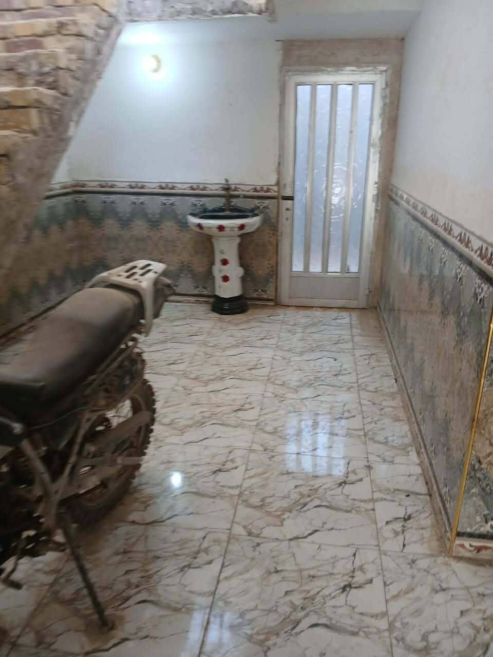 بيت لليجار بشارع معمل الغاز طريق النجف غرفه وصاله ومطبخ وبراني لبيت جاهز اجارة ب200 ***********
