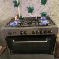 طباخ • شغال • زجاج الفرن مكسور