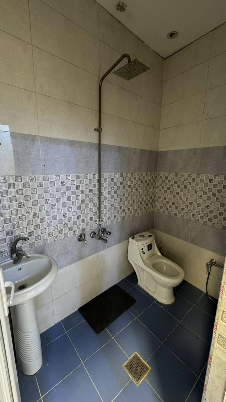 للإيجار للإيجار‼️ في السيديه🏯✨ بيت مساحه 50m 🏠

المواصفات: 
 • غرفتين نوم مريحة 🛏️🛏️
•مطبخ مرتب 🏺🔮
•صاله 🌋
 • خدمات صحيه بكل طابق 🚿🚽 

•الإيجار فقط: 750 الف شهرياً 💰
•الموقع🗺️: بغداد / السيديه - مربع الضباط 📍

لا تضيع الفرصة – السكن المريح بإيدك! ✅

للاسـتفسـار الاتـصال علـى الارقـام التـاليه *********** او زيـاره مكـتب مكتب الكوخ للتطوير العقاري - بغداد السيديه
