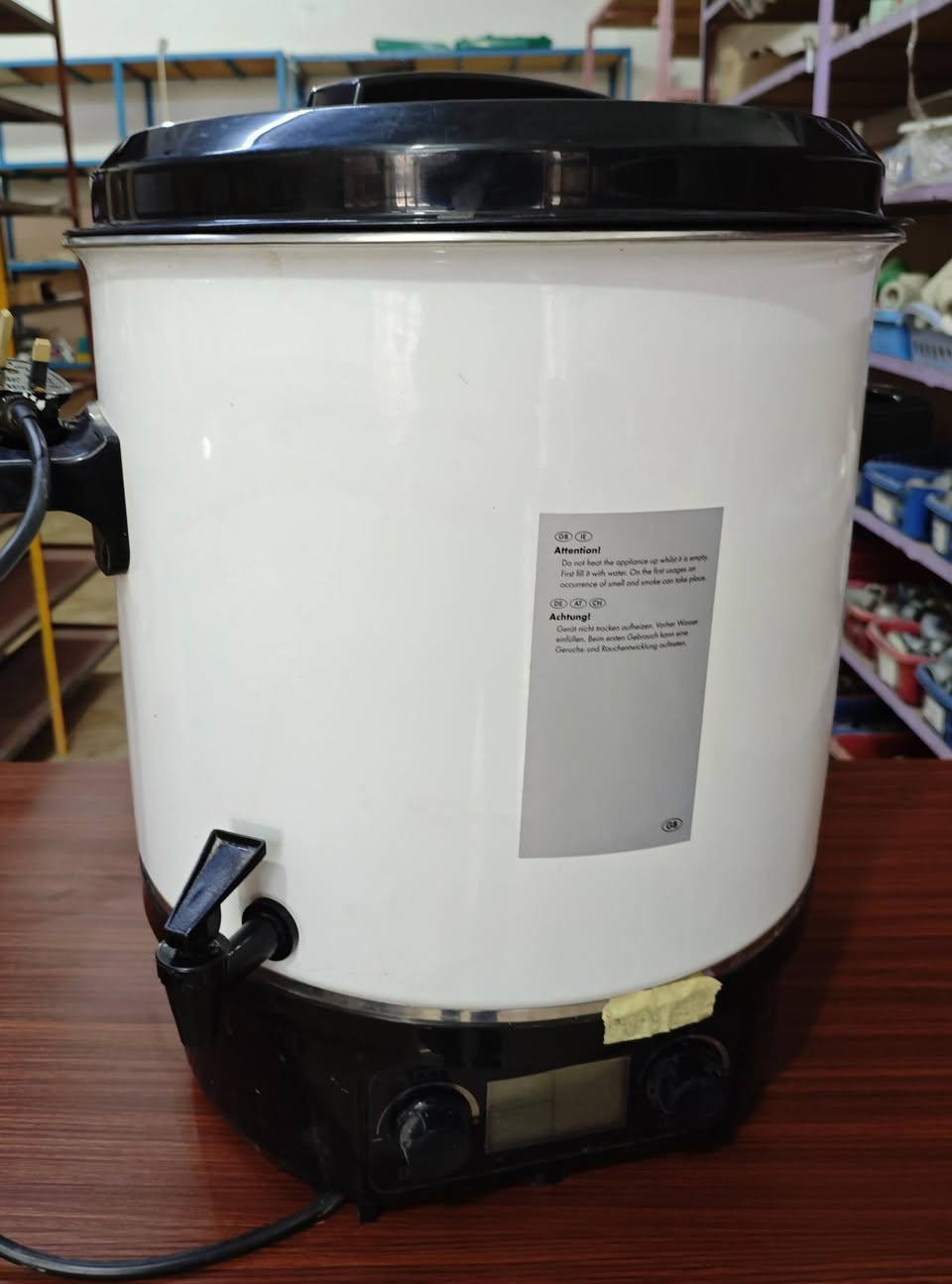 غراض مستعملة للبيع / ***********
#مكلف_بالنشر

ميزان كبير 35000 الف

ترمز كهربائي 30000 الف

مثرامة يدوية 10000 الف

مكينة خياطة 35000 الف

ساحبة گاز ع الباتري 25000 الف
