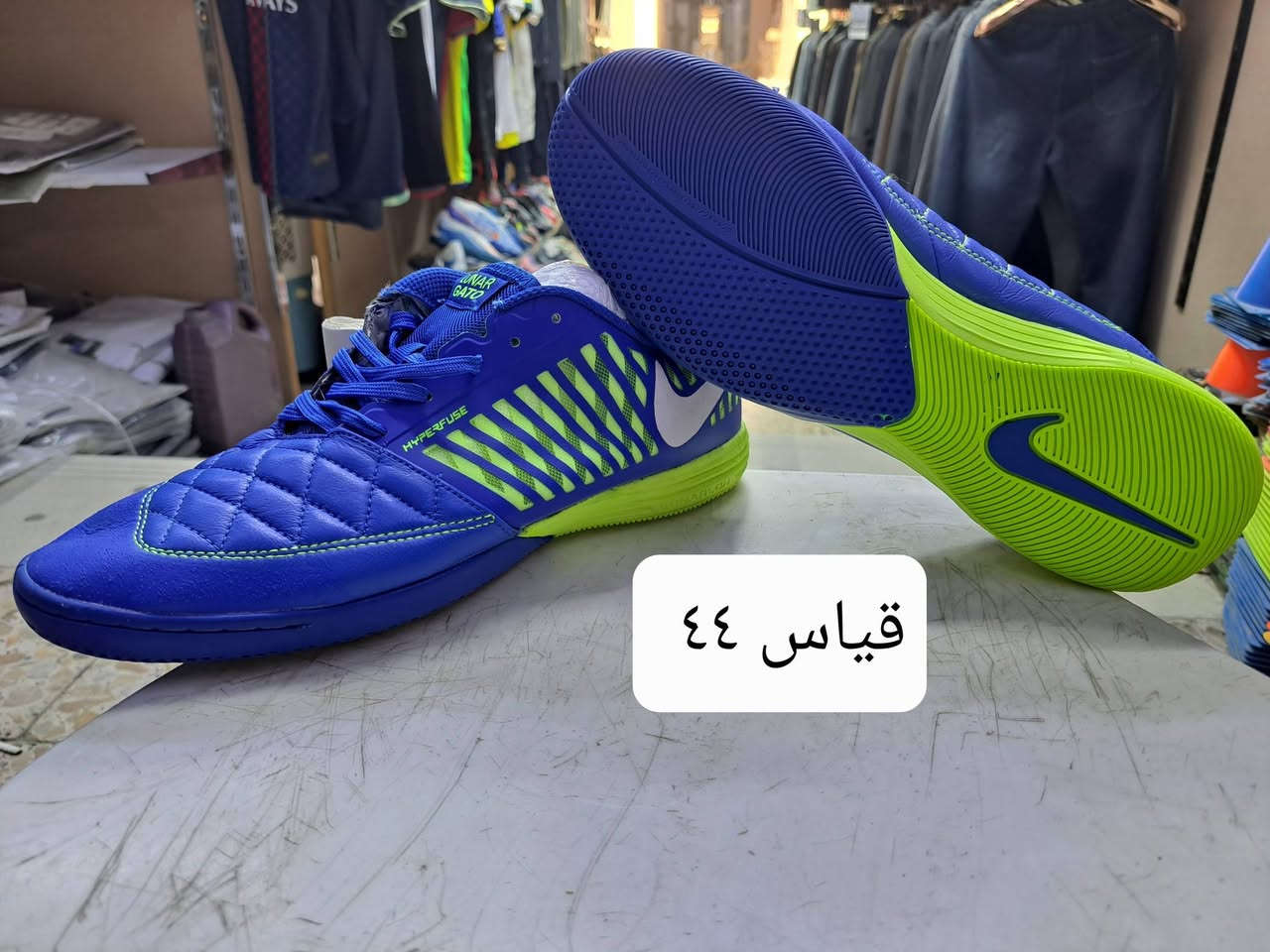 حذاء كرة قدم لملاعب الصالات
صناعه اوربيه شرط الاصلي قاعده من الداخل فايبر مخيط من الداخل والخارج كل موديل مكتوب القياس بداخل الصوره

شرط الاصليات وخفيف ريشه خاص لملاعب كره قدم الصالات المغلقه كميه محدوده وباسعار تنافسيه 

اي حذا يعجب اخذله سكرين وراسلني على الواتساب شرط اسعار تنافسيه

تجهيزات صائب ابو على الرياضيه 

ناصريه شارع الجمهوريه

***********

توجد خدمه توصيل ٥ الاف لجميع المحافظات
